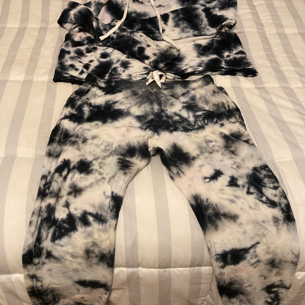 Tye Dye set Size small